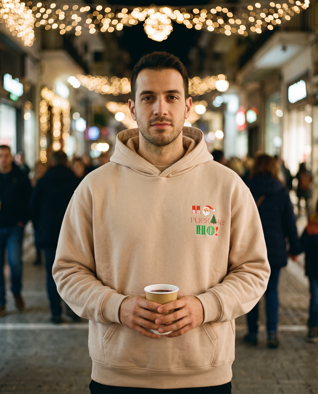 Άντρας φορά το oversized AέRis Ho F*cking Ho hoodie