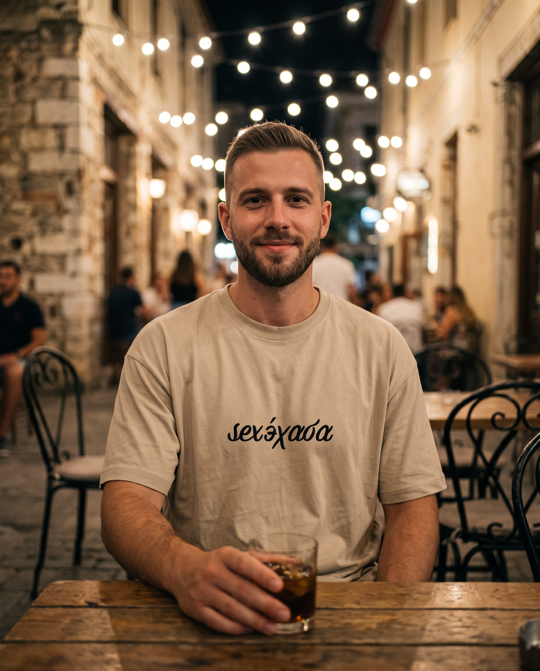 Άντρας φορά το oversized AέRis Sexέχασα t-shirt