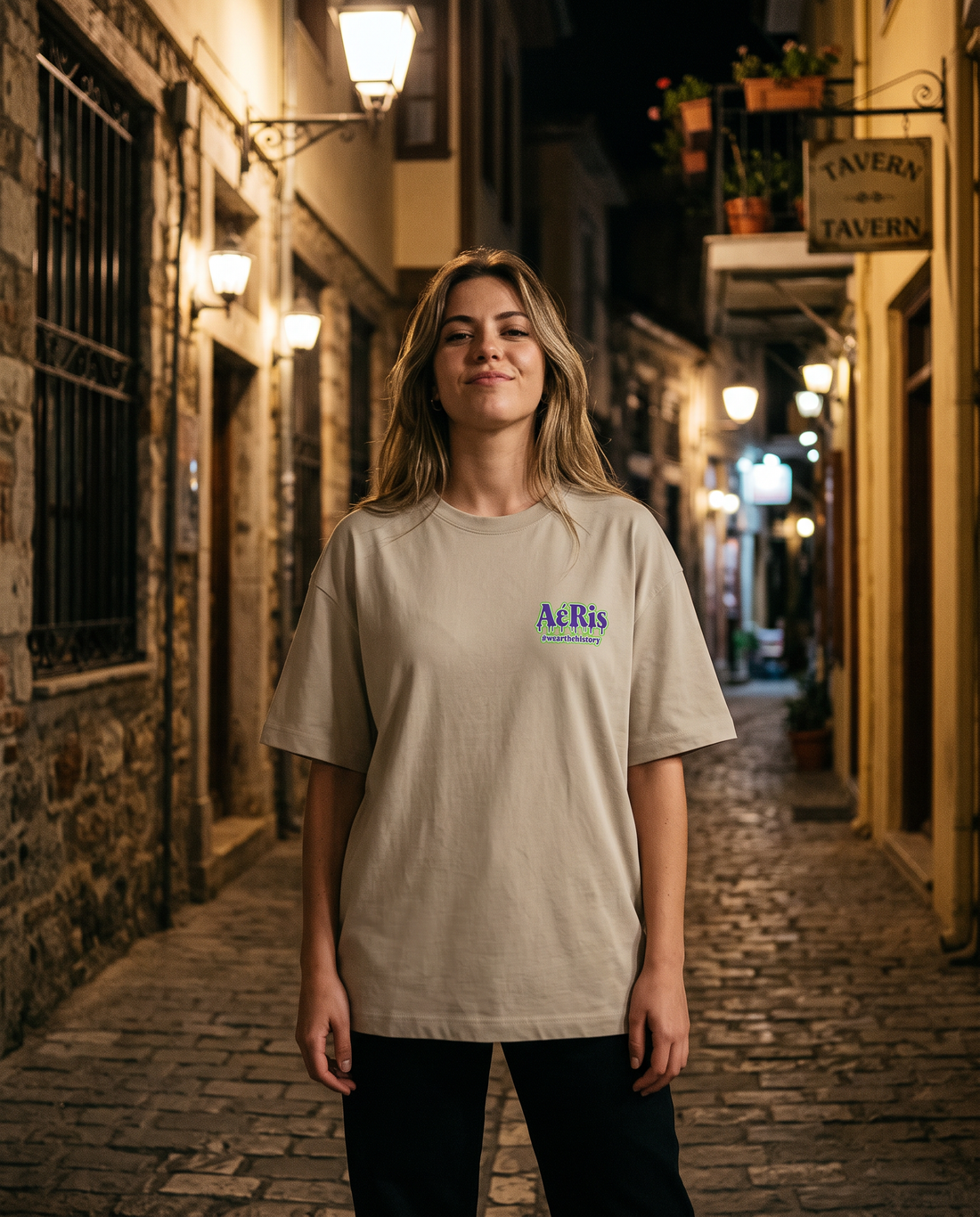 Γυναίκα φορά το oversized AέRis Antizilia Mono t-shirt