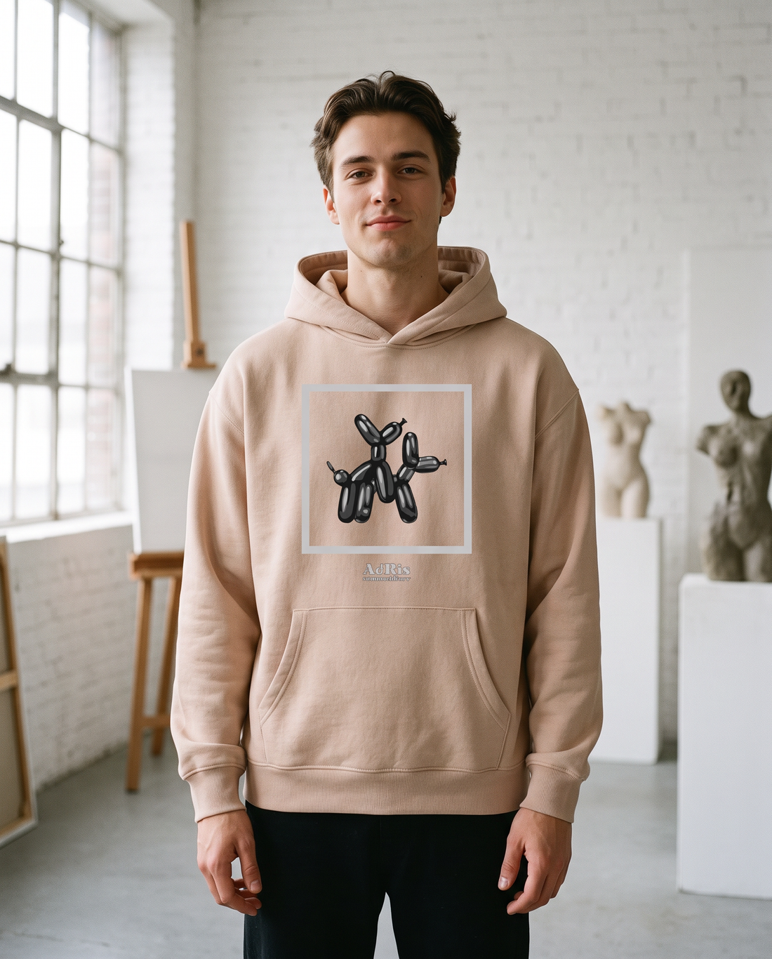 Άντρας φορά το oversized AέRis Doggy hoodie