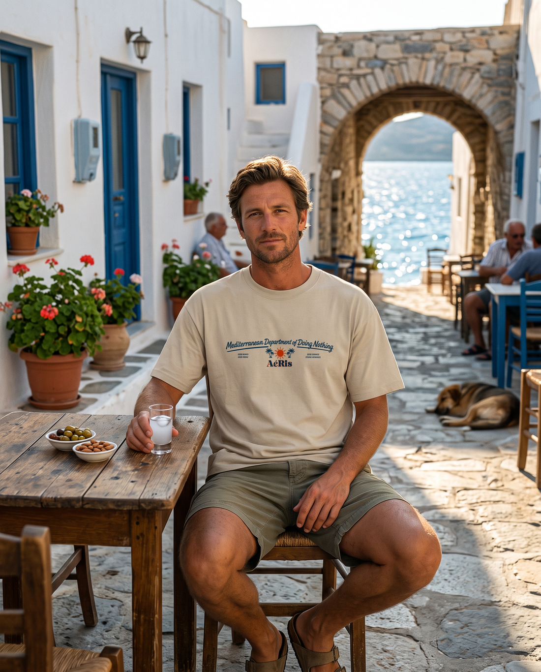 Άντρας φορά το oversized AέRis Local Legends t-shirt