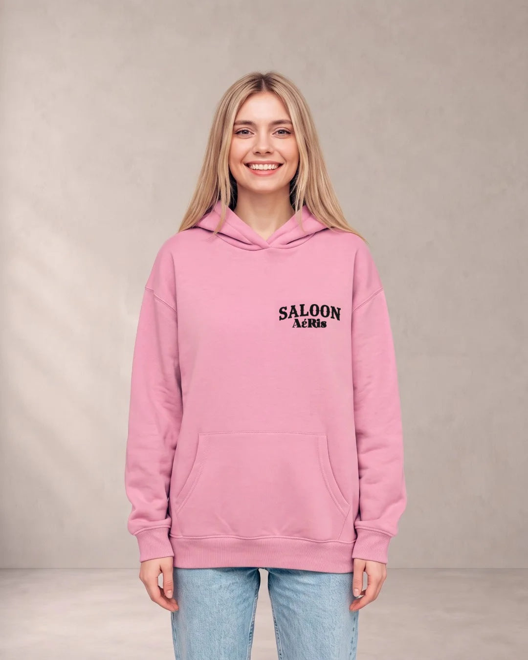 Γυναίκα φορά το HOODIE SALOON σε ροζ, μπροστά